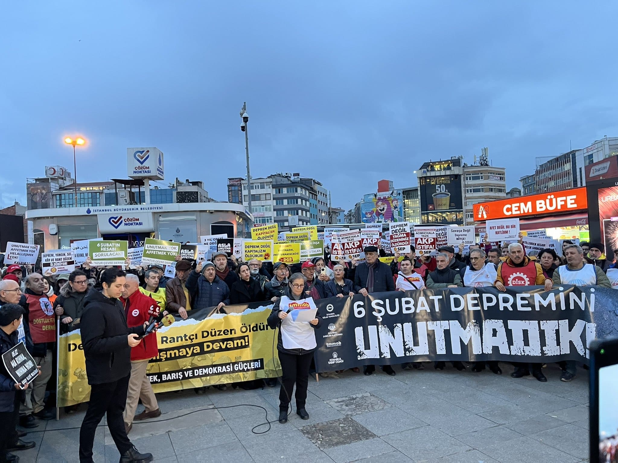 TMMOB İSTANBUL İKK: 6 ŞUBAT DEPREMLERİNİ UNUTMADIK! SORUMLULAR HESAP VERSİN!